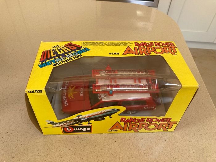 Range Rover NY airport Fire Department 1/24 rare Burago