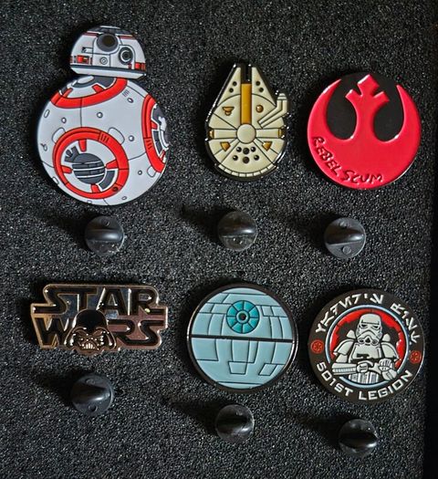 Star wars , pin back badges.