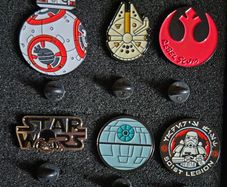 Star wars , pin back badges.