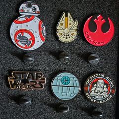 Star wars , pin back badges.