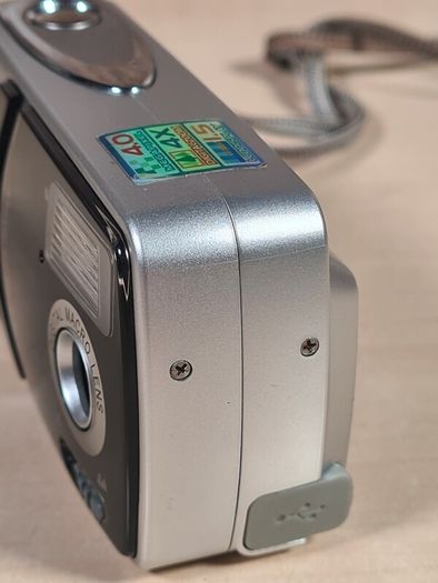 Vivitar Vivicam 4100 Digital Camera 4mp Mega Pixels Compact Takes 2 X Aa Batteries