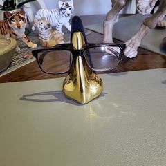 Eye glasses stand brass