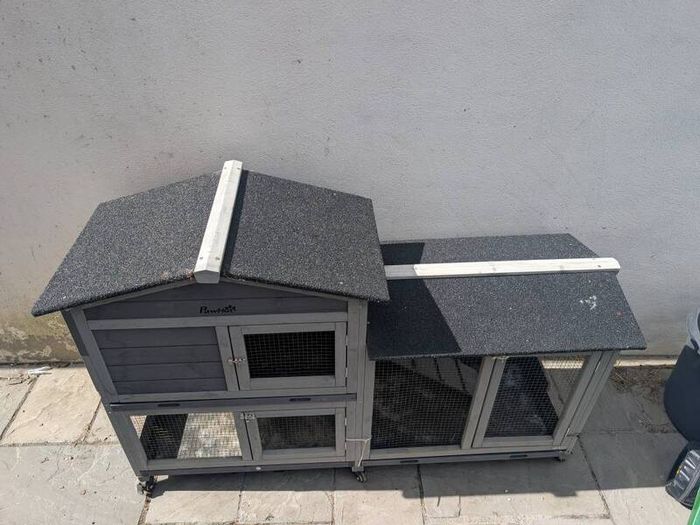 Guinea pig/rabbit hutch