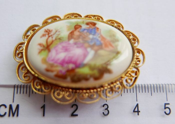 Vintage Medallion Medieval French Couple Courting Vintage Gold Brooch Pin