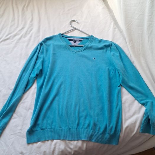 tommy hilfiger v neck size xl ptp 26" turquoise in excellent condition