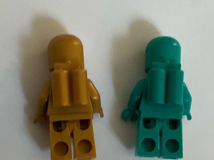 2x Lego spacemen