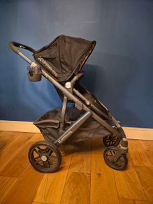 UppaBaby Vista + 2 x car seat with 2 x isofix bases