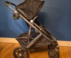 UppaBaby Vista + 2 x car seat with 2 x isofix bases