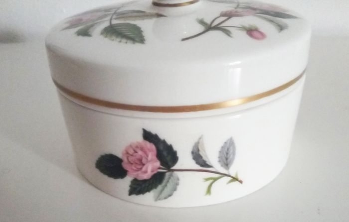 Vintage Wedgwood fine bone china trinket pot