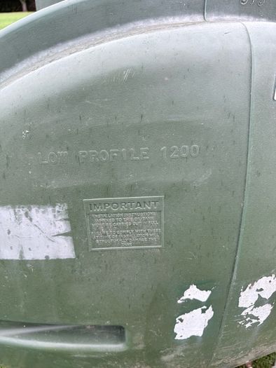 Oil tank