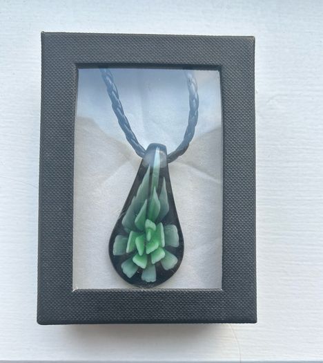 Green floral pendant