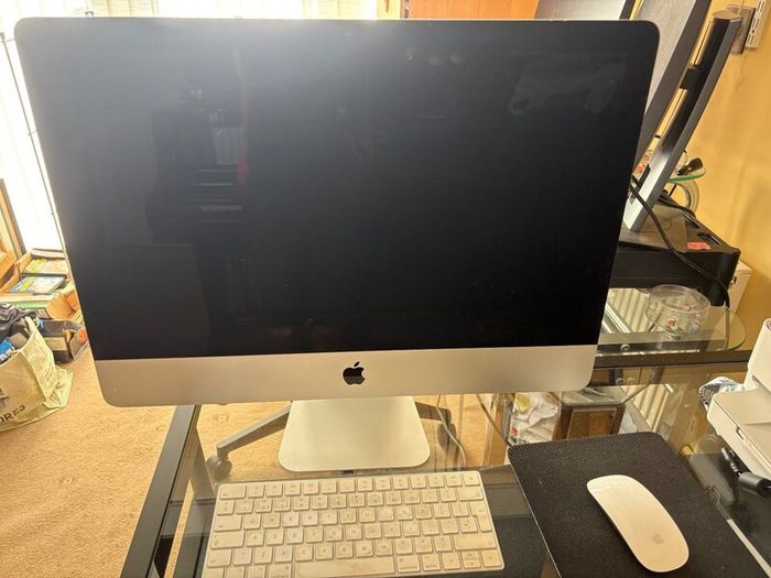 Apple 2019 iMac 21.5" Desktop Computer