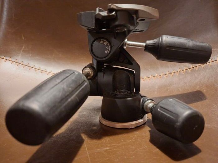 Manfrotto 804RC2 3-Way Pan and Tilt Tripod Head