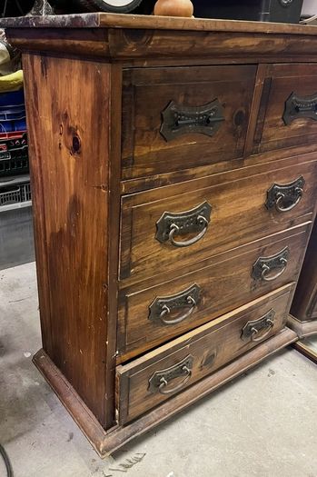 Solid wood chest of drawers