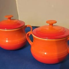 le creuset soup bowls/bean pots x2