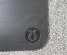 Lululemon yoga mat (black)