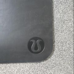 Lululemon yoga mat (black)