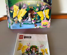 Lego Wicked Glindas Wedding Day venue 75688