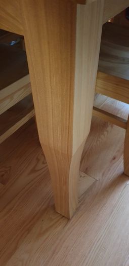 Solid Oak Dining Room Table & Chairs