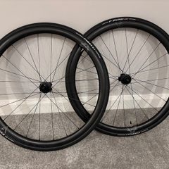 Velomann Palladium Carbon deep section wheels & Pirelli P-Zero Race SL