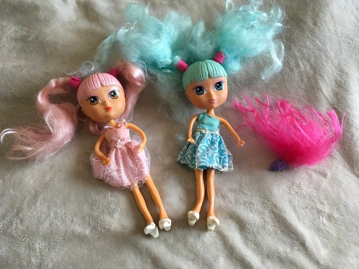 Dolls with removable hairs