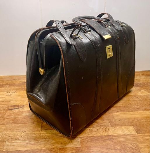 Vintage Black Leather Doctor's Bag / Gladstone Bag