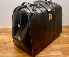 Vintage Black Leather Doctor's Bag / Gladstone Bag