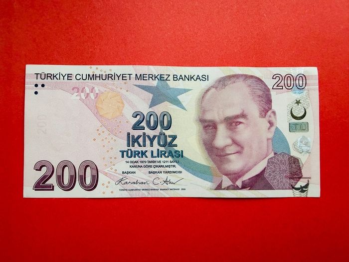 Turkey   200  Lira  2003  Pick  227   ( Uncirculated )