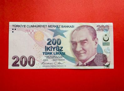 Turkey   200  Lira  2003  Pick  227   ( Uncirculated )