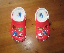 CROCS    sonic the hedgehog    size 5    red