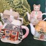 Cottage House teapots Image 4
