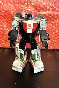 Transformers Netflix War for Cybertron deluxe  Wheeljack upgraded