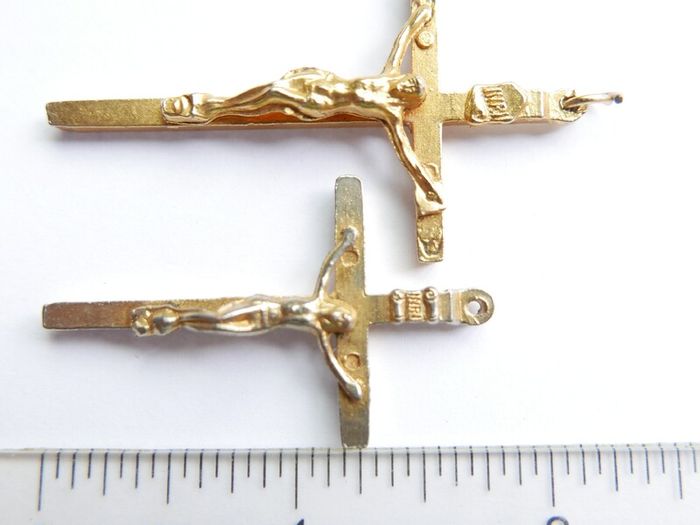 Collection of five religious crucifix and cross pendants