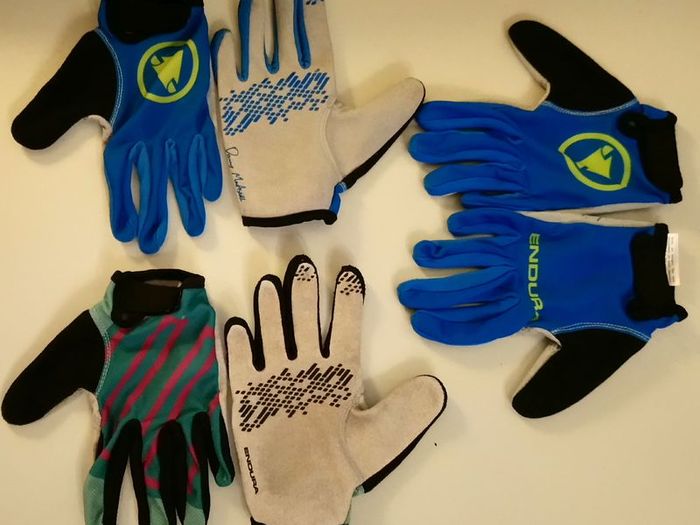Original ENDURA HUMMVEE kids cycling gloves in AZURE BLUE or TEAL - children bike gloves for age up to 9 years old