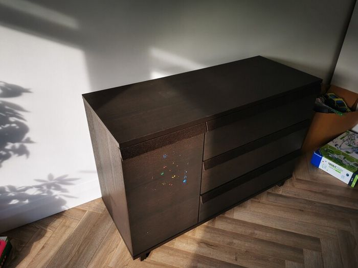 Chest of drawers