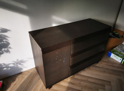 Chest of drawers