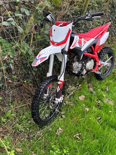 Apollo 140cc dirt bike