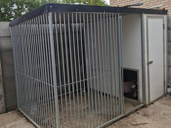 Thermal insulated dog kennel