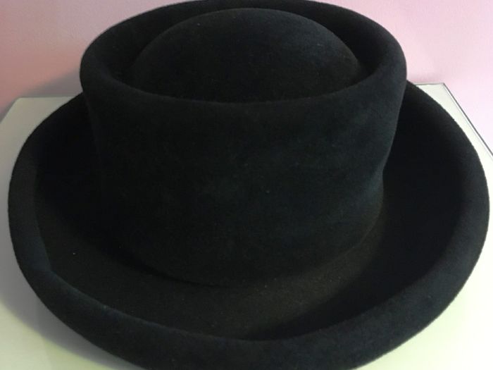 Vintage WHITELEY Classic Brimmed Felt HAT  with free Hat Pin