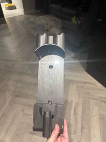 Dyson Holder