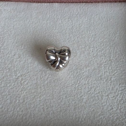 Pandora heart bow, charm perfect condition fully hallmarked
