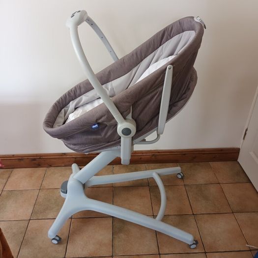 Chicco Baby Hug 4-in-1 + extra Chicco mattress.