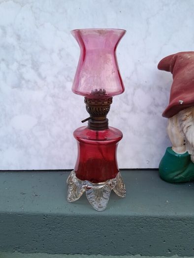 19ct  crambery oil lamp