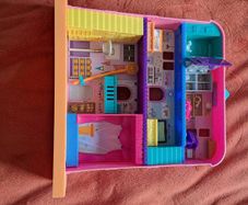 Polly Pocket portable house