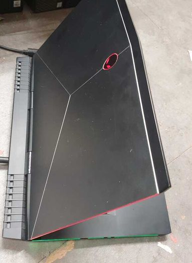 Alienware 15 R3 Gaming Laptop - i7 7th Gen | GTX 1070 8GB | 16GB RAM | 750GB Storage