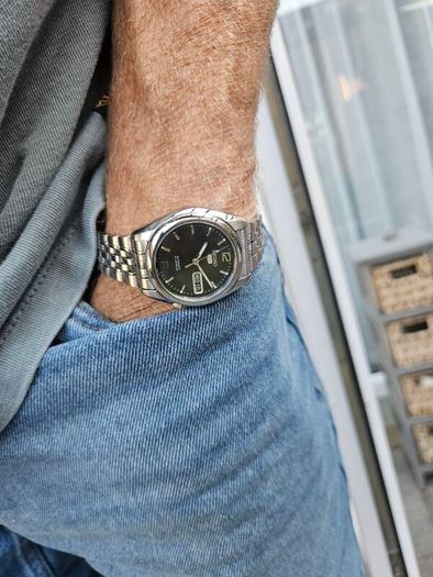 Watch Seiko 5 Automatic.