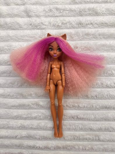 Mattel G3 Monster High Skulltimate Secrets Wave 1 Clawdeen Wolf Doll ONE hand Is Missing Used Please see photos