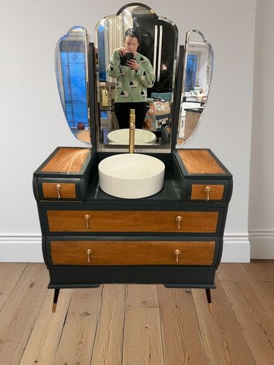 A Striking, Bespoke Bathroom Vanity unit