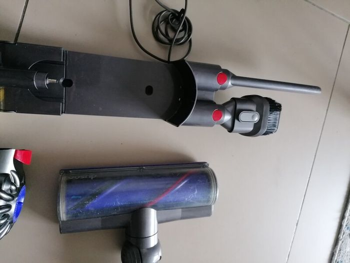 dyson v7 in great condition after full service done with fresh filter and battery life