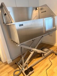 Groom Professional Supreme Stainless Steel Bath With Electric